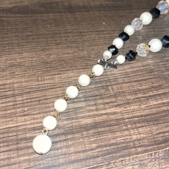 Vintage, black and white multi texture beaded adjustable hook closure necklace - Picture 6 of 6